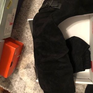 Black also boots glaulla